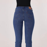 Levis Ladies Curvy Straight Jeans In Washed