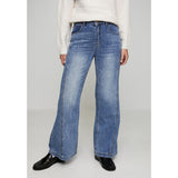 Mandi Womens Mid Waist Flaire Jeans In Mid Denim