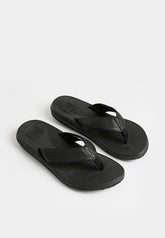 Hush Puppies Mens Strut Thong Sandals In Black
