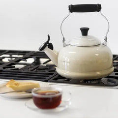 Le Creuset Classic Kettle Shell Pink