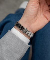 Guess Pixie Ladies Silver Tone Analog