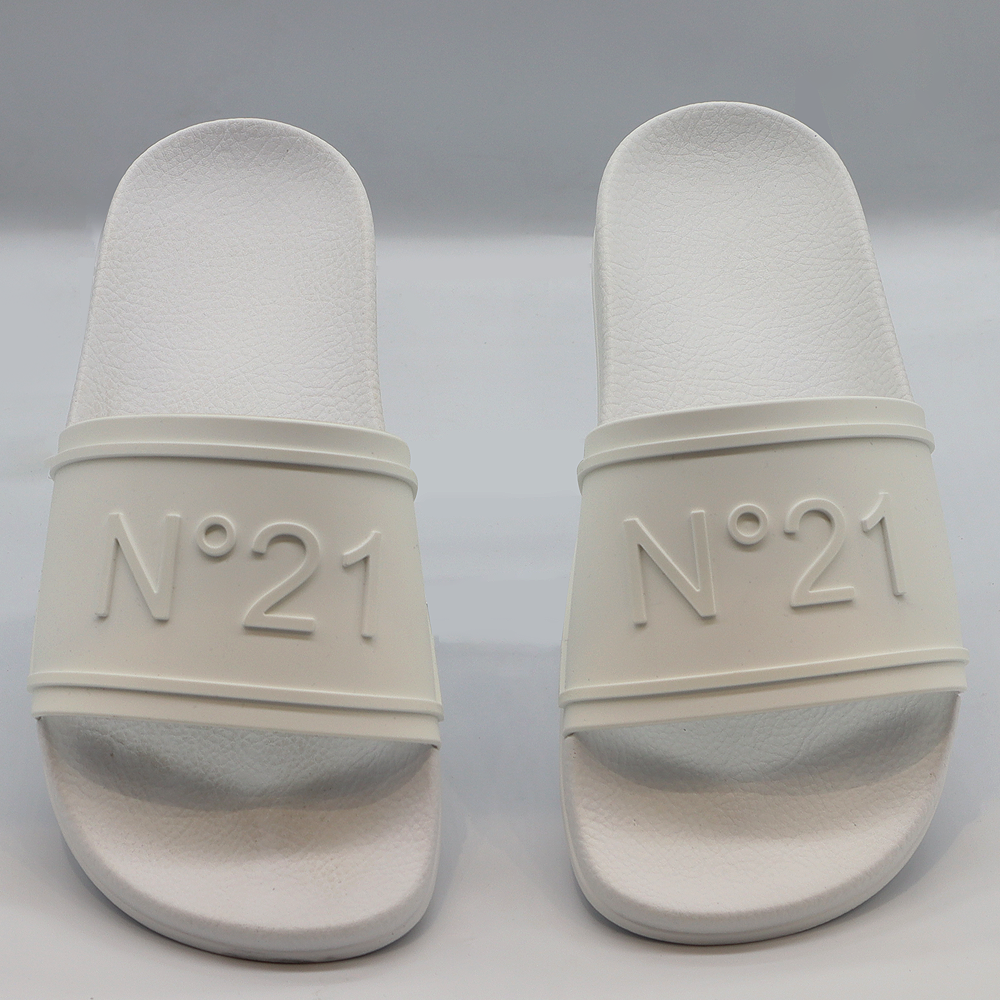 Nº21 Embossed-Logo Slides 23Esp04270 White