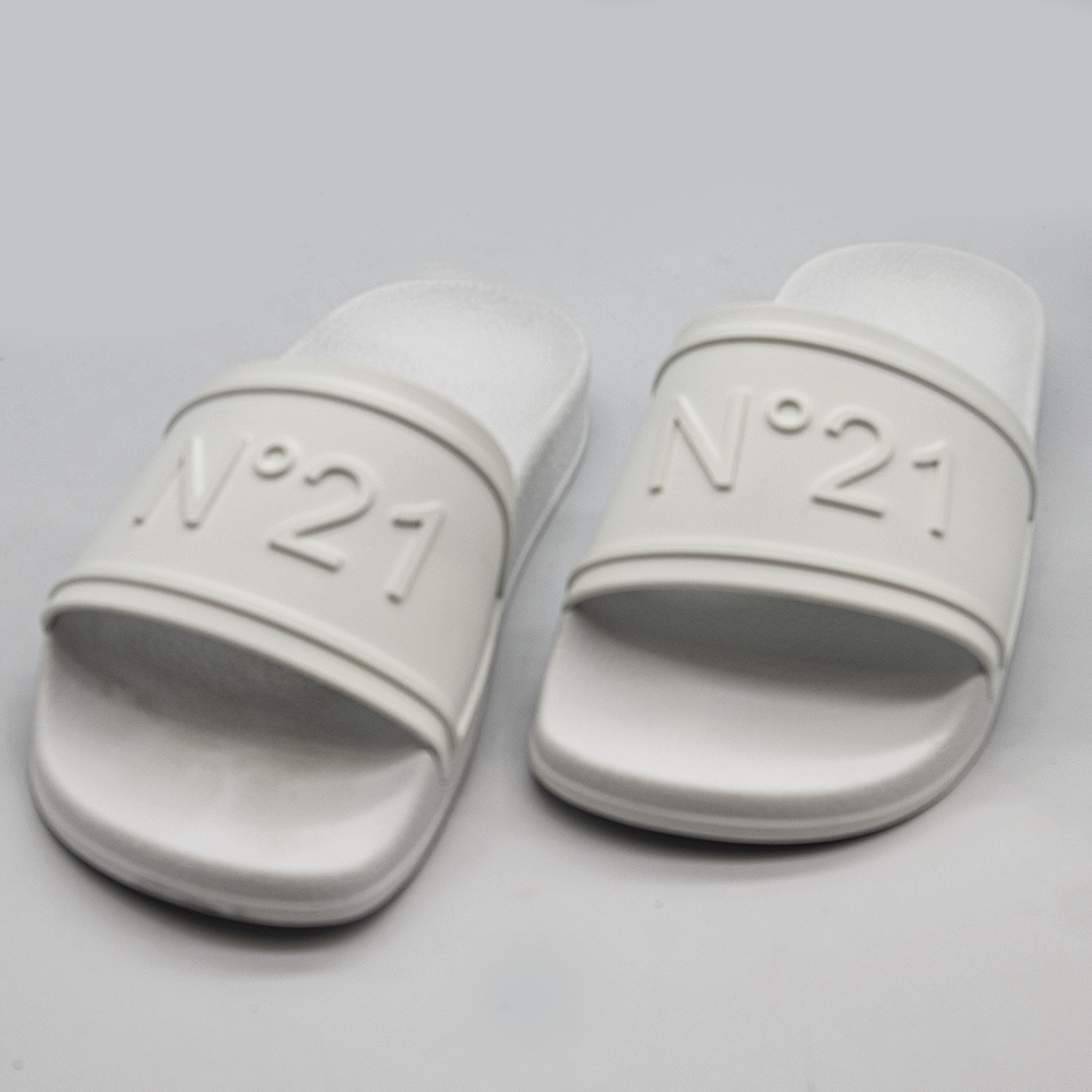 Nº21 Embossed-Logo Slides 23Esp04270 White