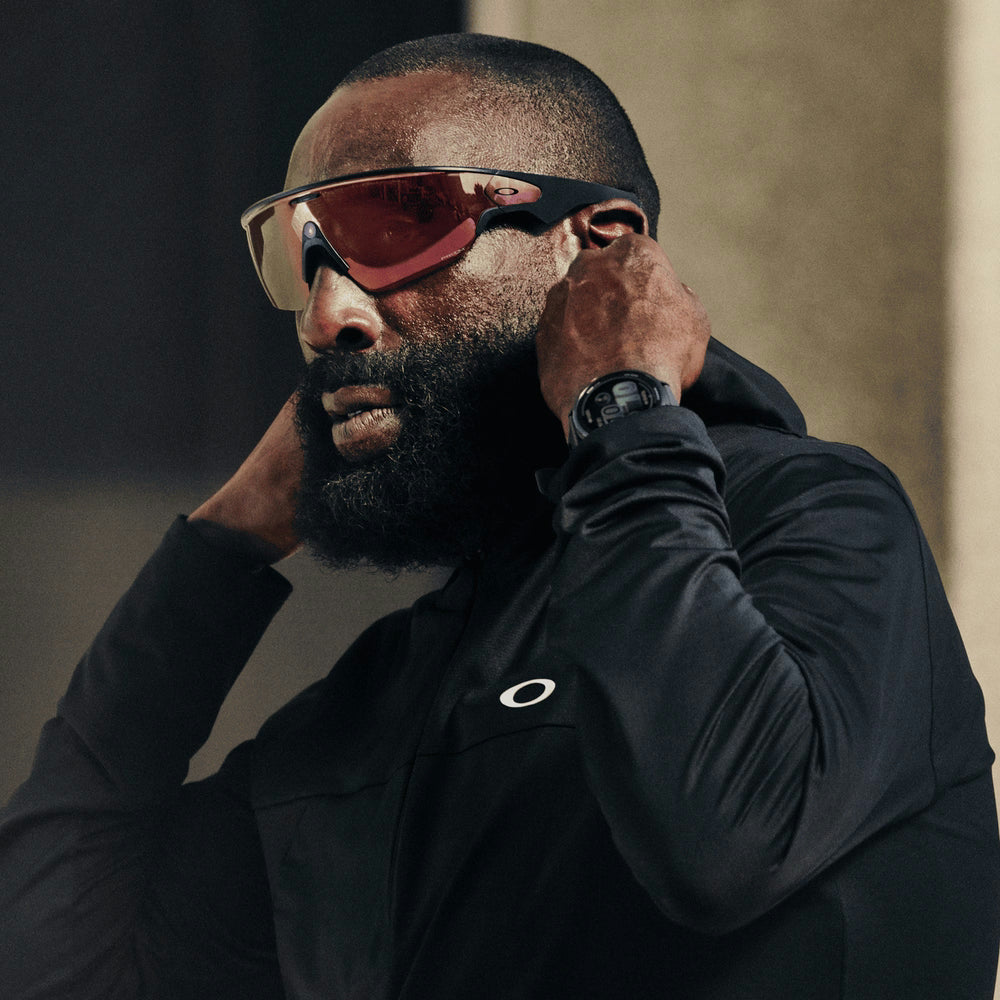 Oakley Meta Vanguard Smart Glasses – Prizm Transitions Ember, Black (Pre Order)