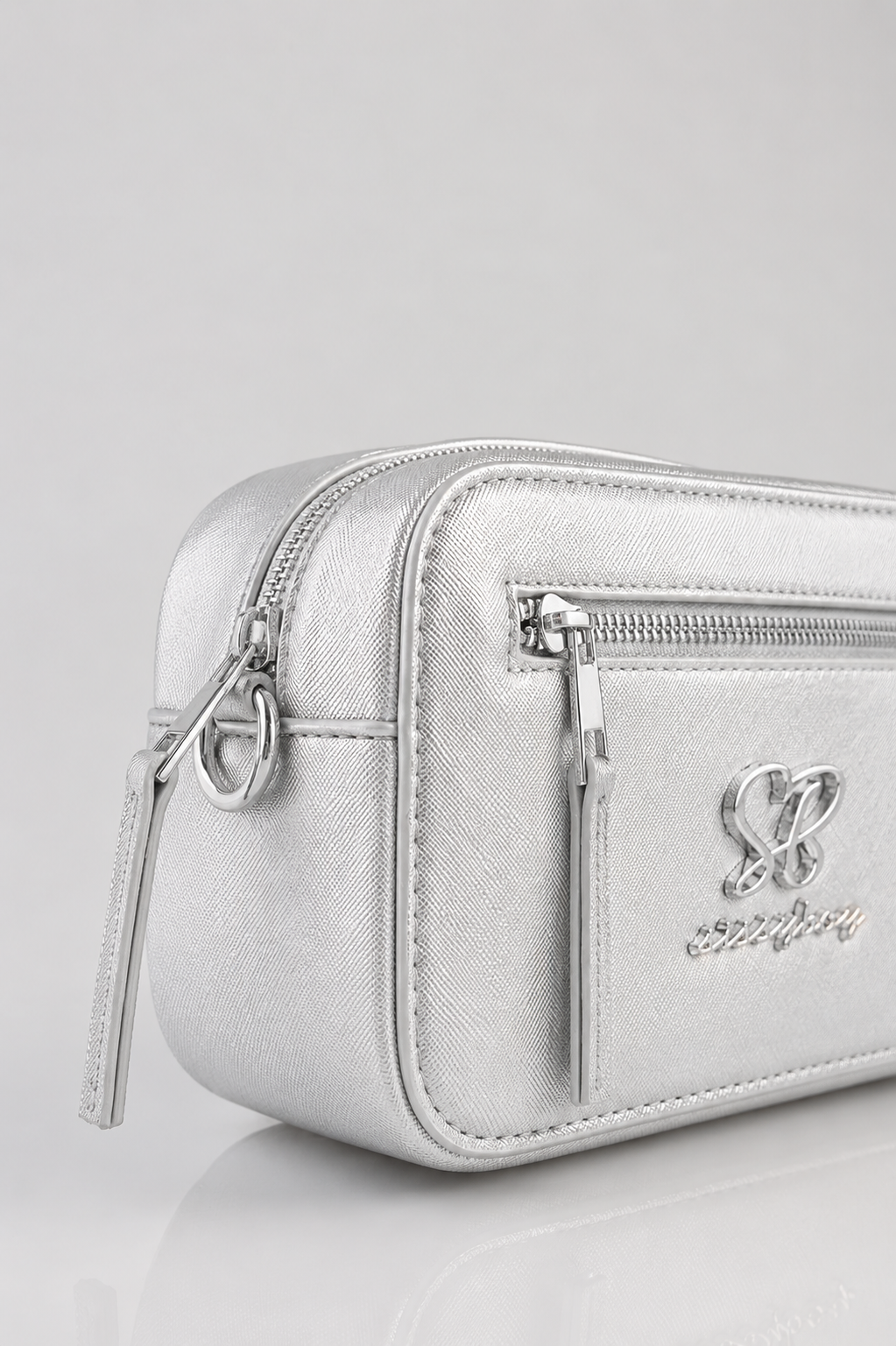 Sissyboy Basic Camera Sling Bag In Silver