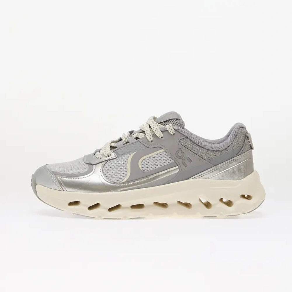 On Mens Cloudtilt Arc Shoes In Alloy Ivory