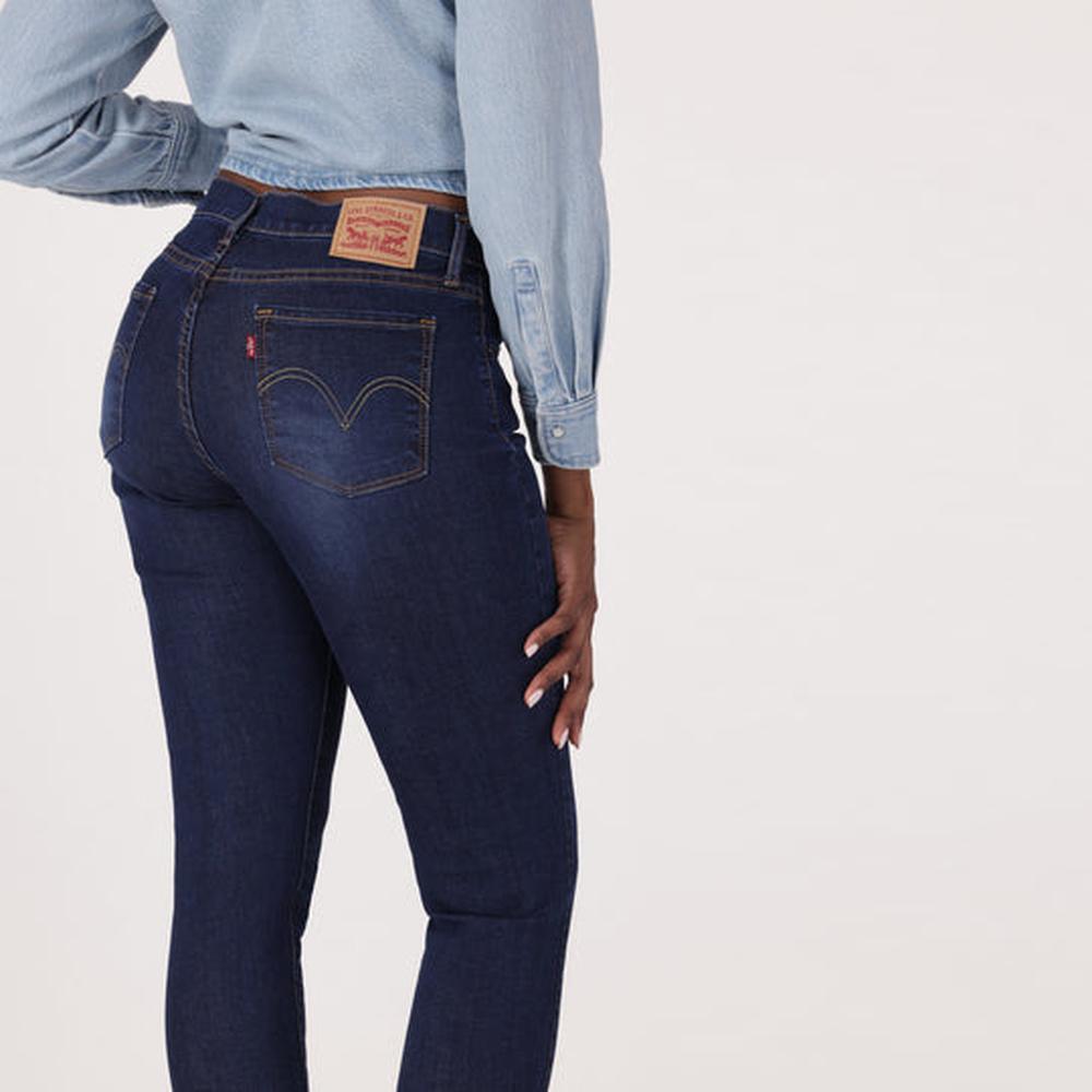 Levis Womens Curvy Straight Skinny Jeans In Dark Indigo