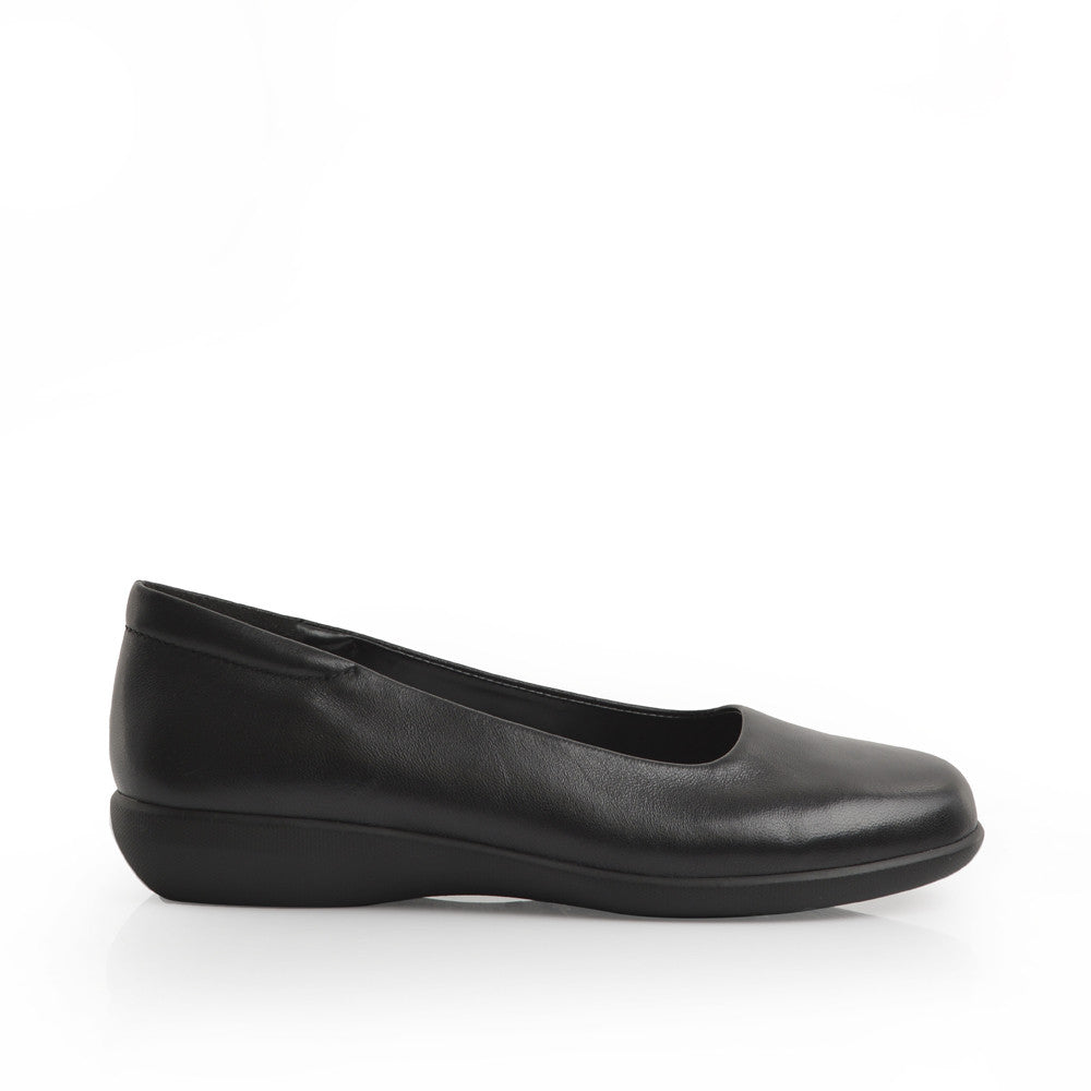 Green Cross Womens Flat Slip On Pump In Black