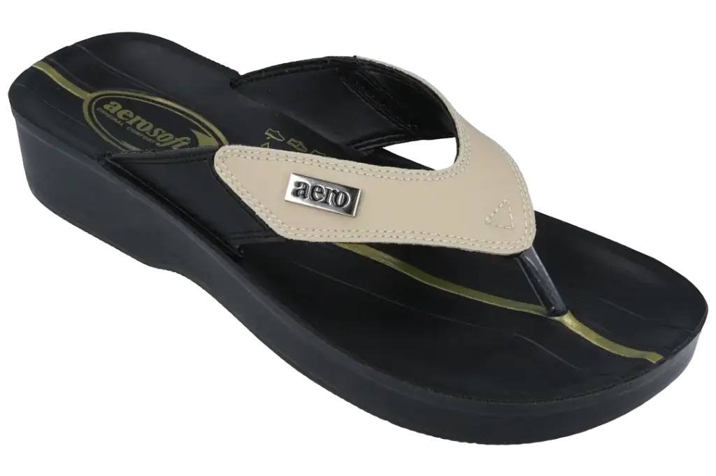 Aerosoft Womens Sandals In Black and Gold