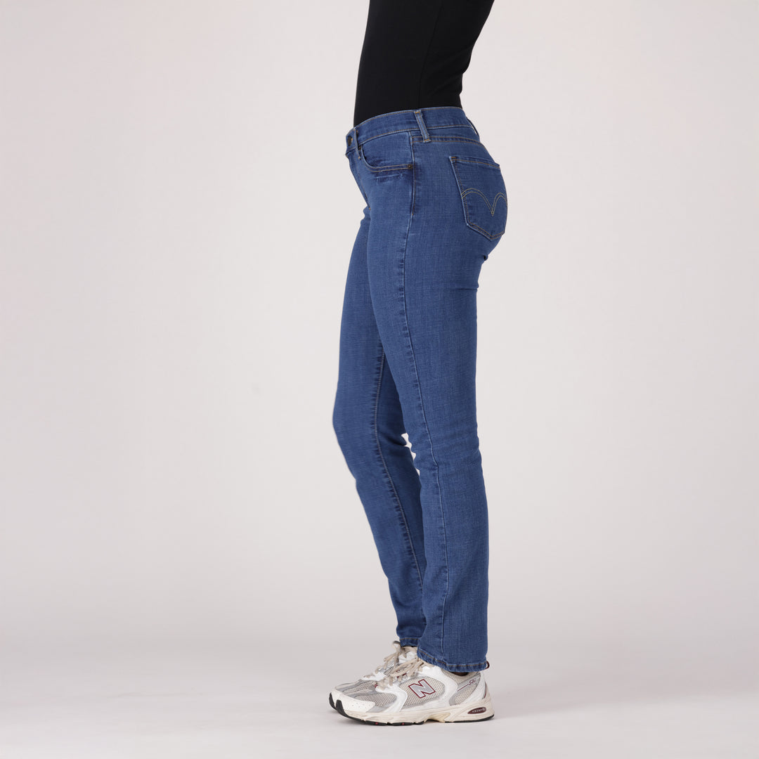 Levis Ladies Curvy Straight Jeans In Blue