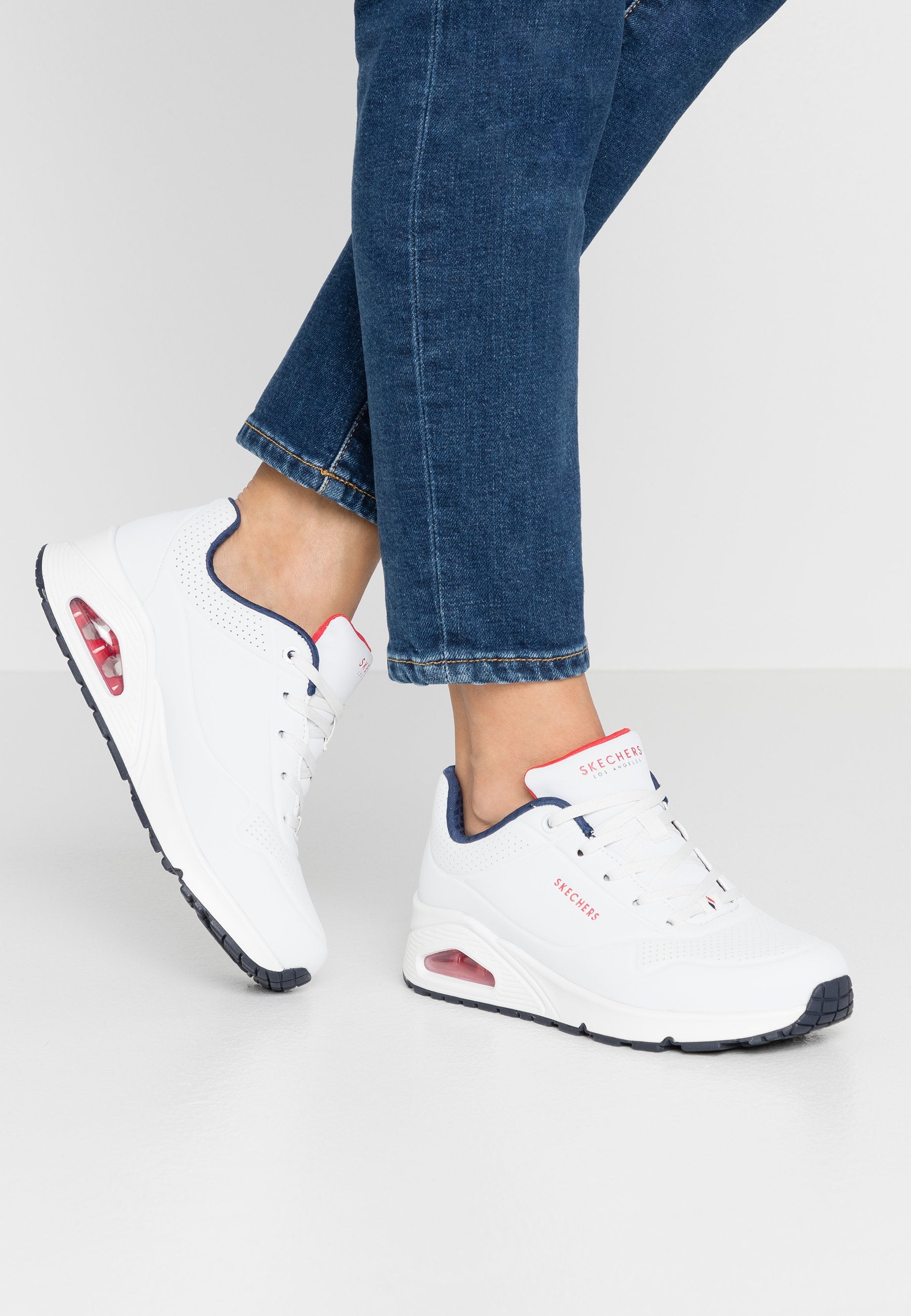 Skechers Womens Uno Stand On Air Shoes In White & Navy