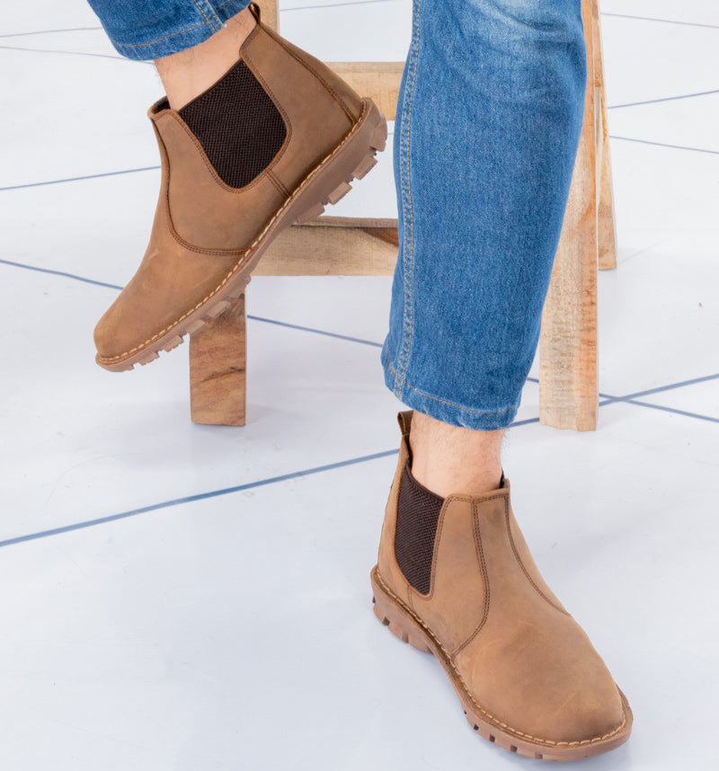 Desert Mens Gusset Boots In Tan