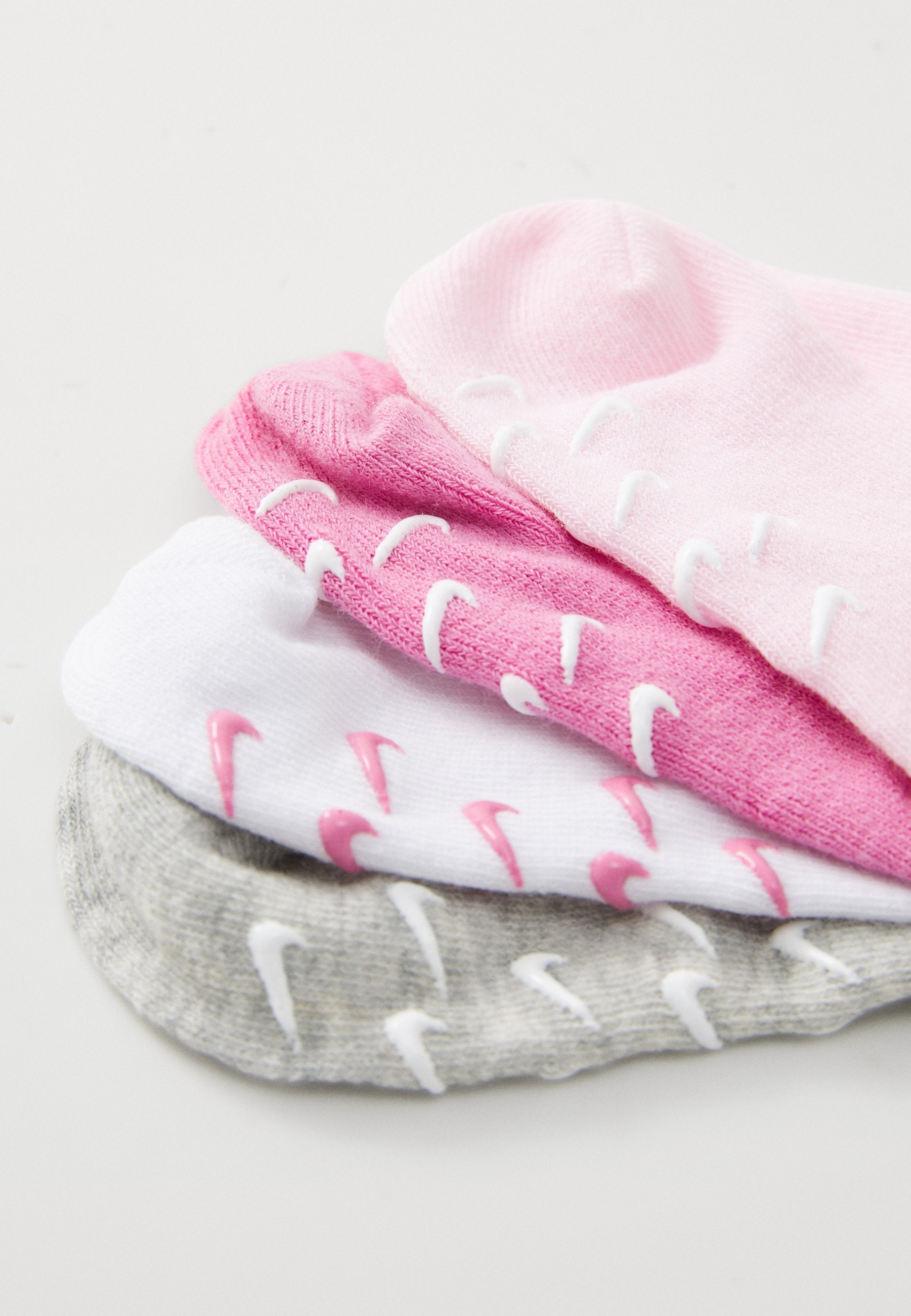 Nike Girls 4-Pack Assorted Socks