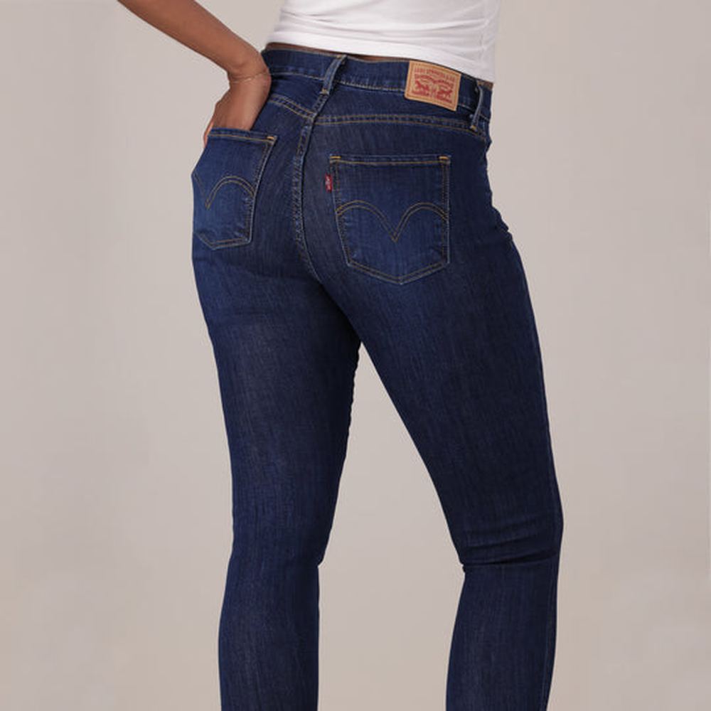 Levis Womens Curvy High Rise Super Skinny Jeans In Medium Indigo
