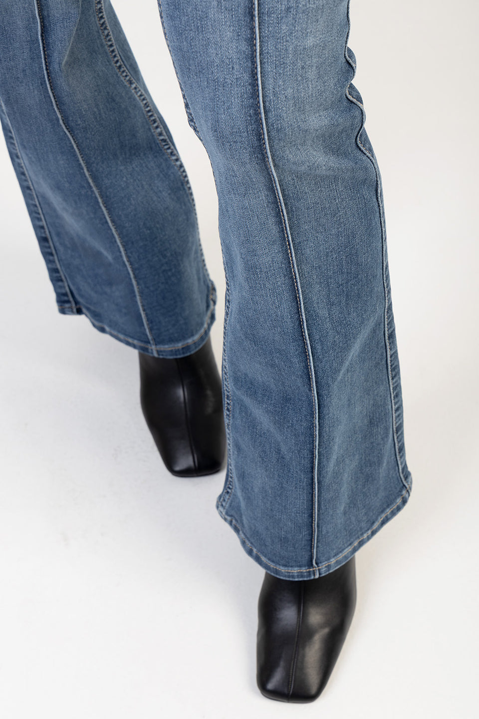 Sissy Boy Womens Mid Waist Skinny Flare Jeans In Light Vintage