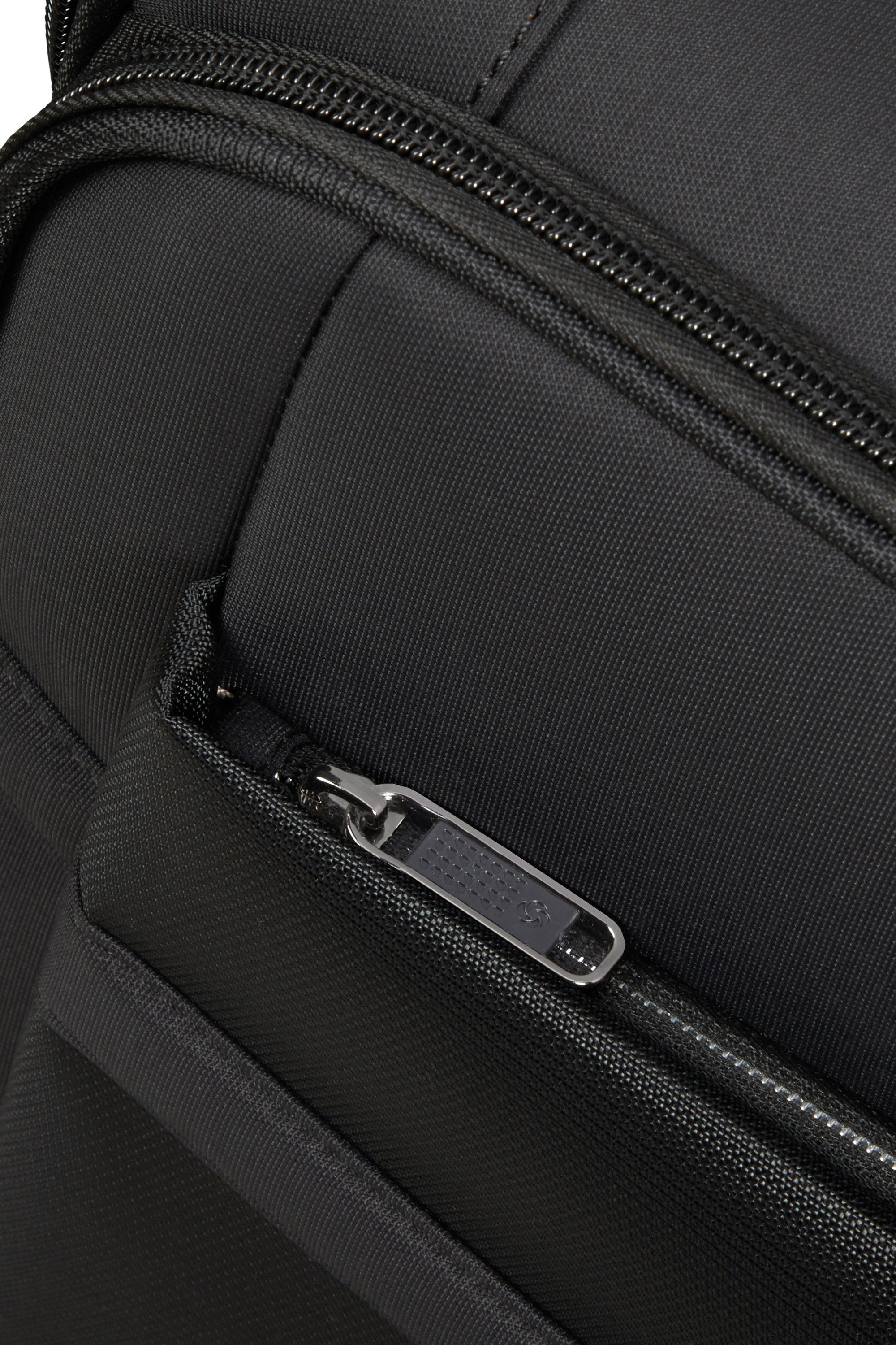 Samsonite Airea Spinner Expandabile Bag In Black
