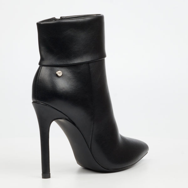 Miss Black Ladies Boss 28 Heel Boot In Black
