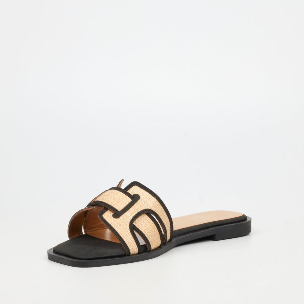 Butterfly Feet Womens Dorey 7 Shoes In Black