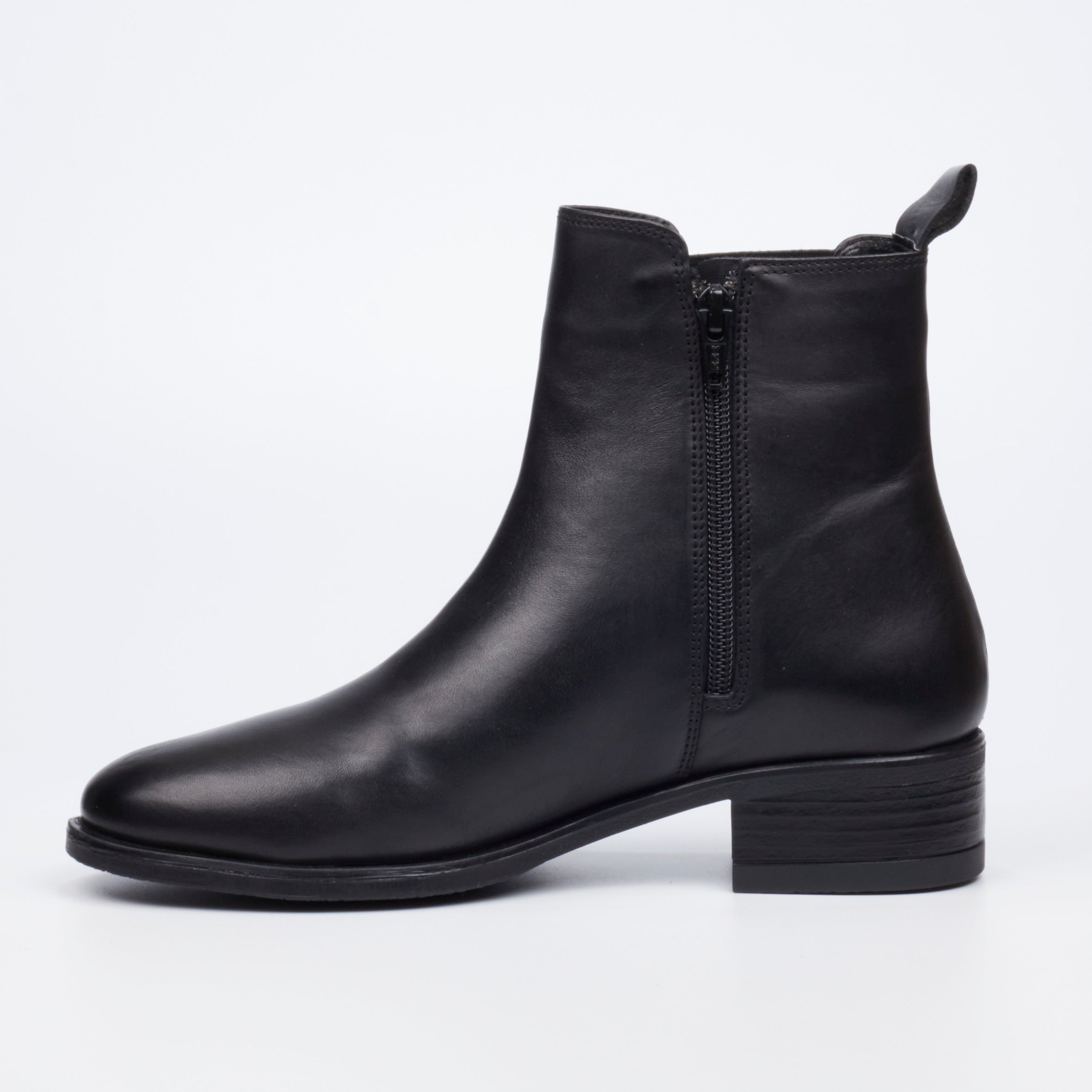 Nicci Tyler Ladies Fluxx 1 Leather Boots In Black