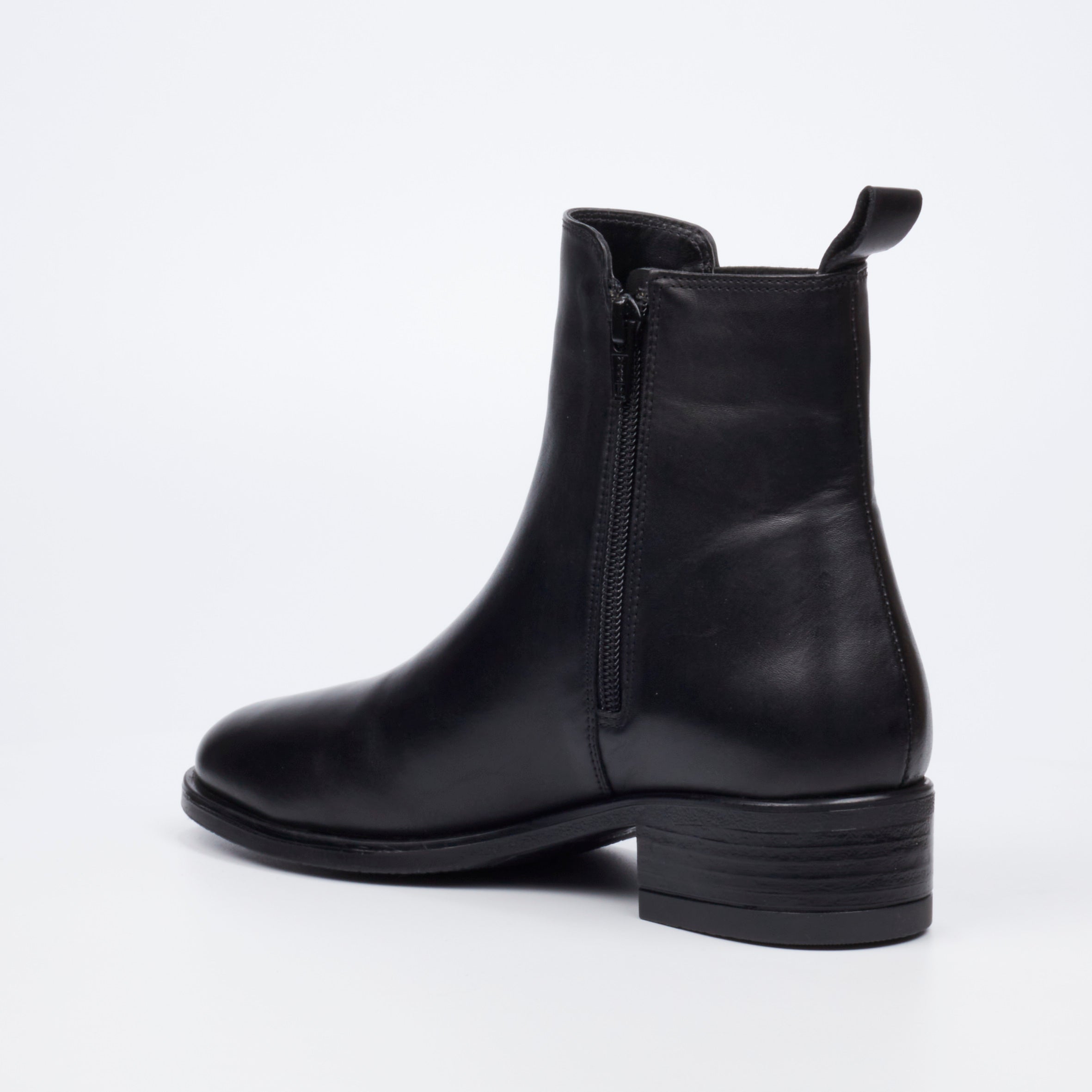 Nicci Tyler Ladies Fluxx 1 Leather Boots In Black