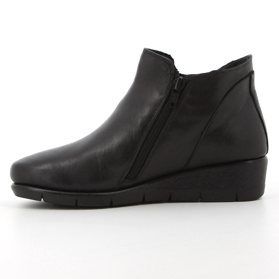 Hush Puppies Ladies Gracious Short Boots In Black