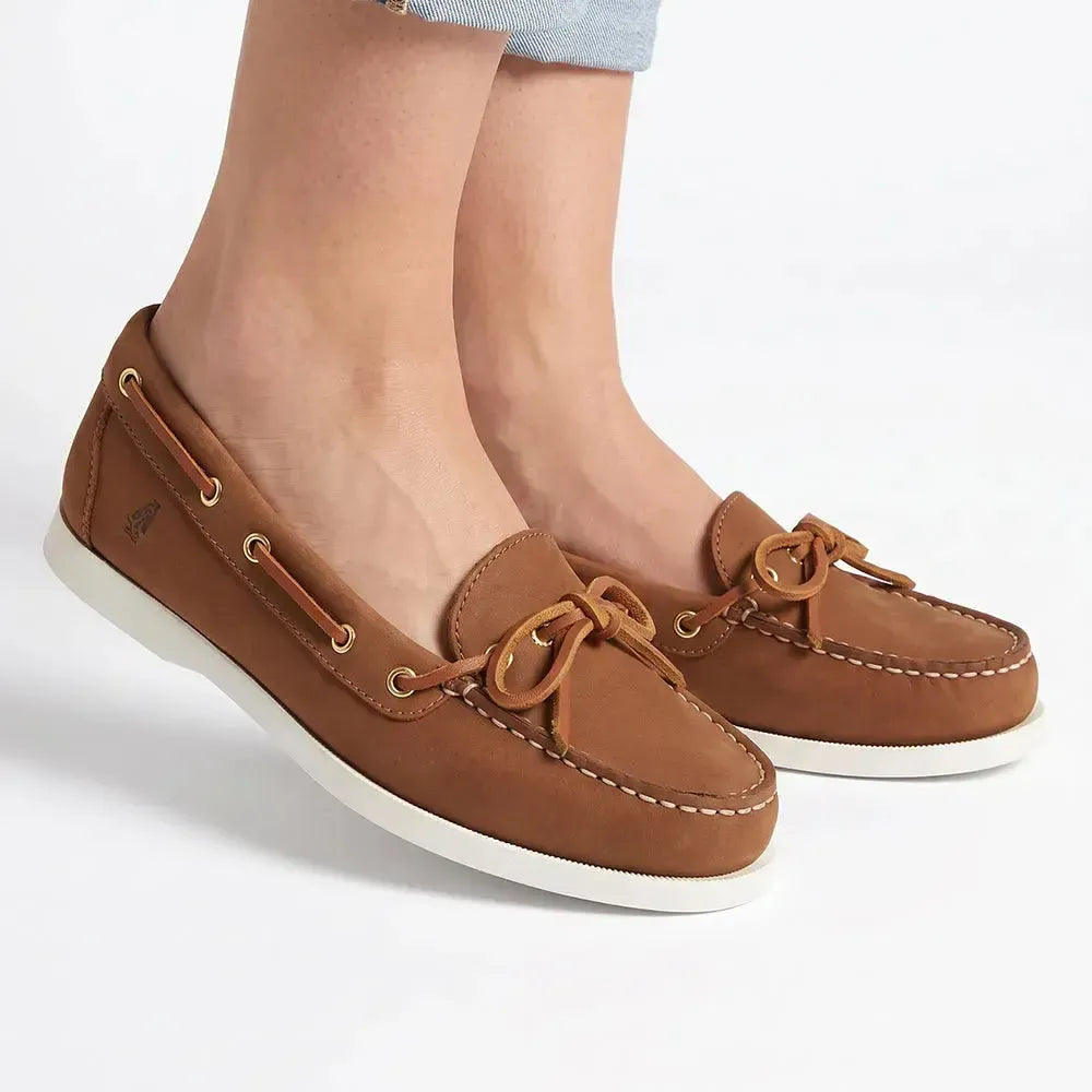 Hush Puppies Womens Yarmouth Gingko Tuumbled Nubuck Shoes In Cognac