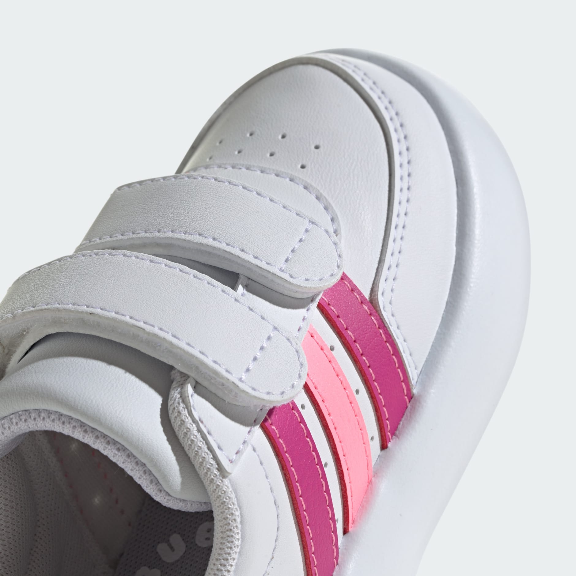 Adidas Girls Breaknet 2.0 Sneakers In White & Pink
