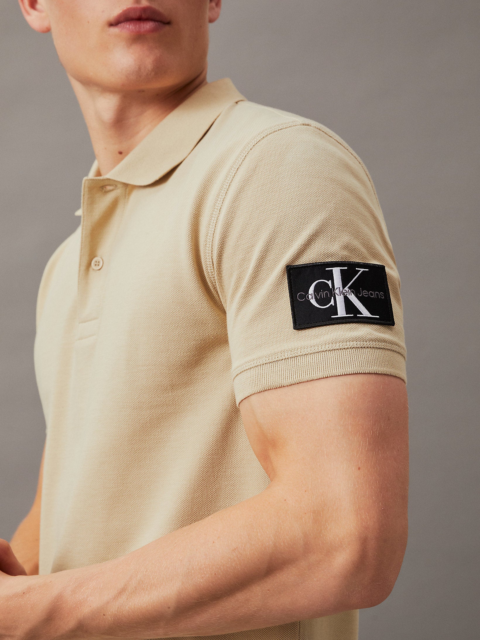 Calvin Klein J323394 Badge Polo  Khaki