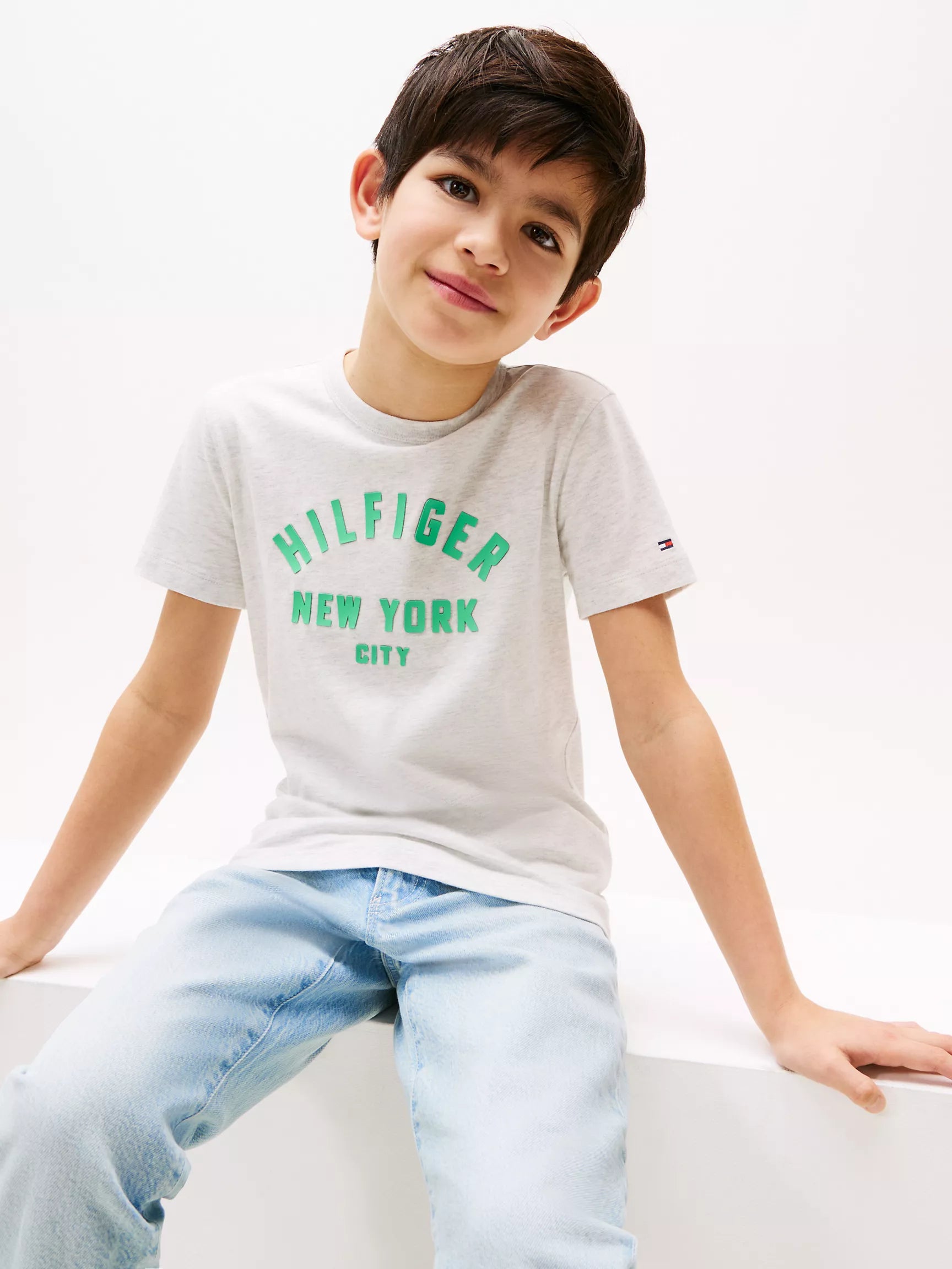 Tommy Hilfiger Unisex Curved Graphic T-Shirt In Grey