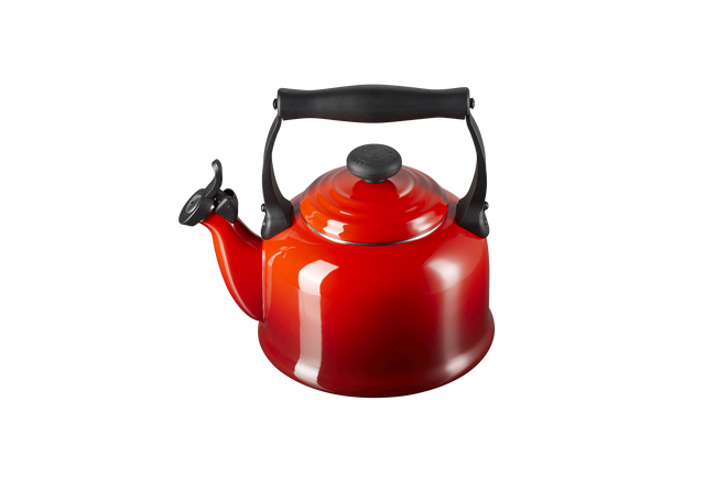 Le Creuset Traditional Kettle 2.1L With Max Line In Cerise