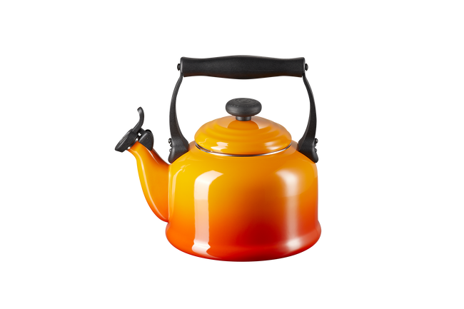 Le Creuset Traditional Kettle 2.1L With  Max Line In Flame