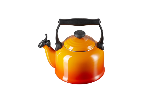 Le Creuset Traditional Kettle 2.1L With  Max Line In Flame