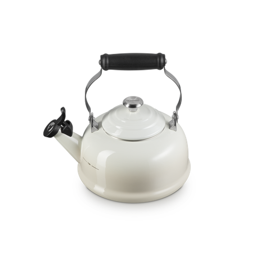 Le Creuset Classic Kettle In Meringue