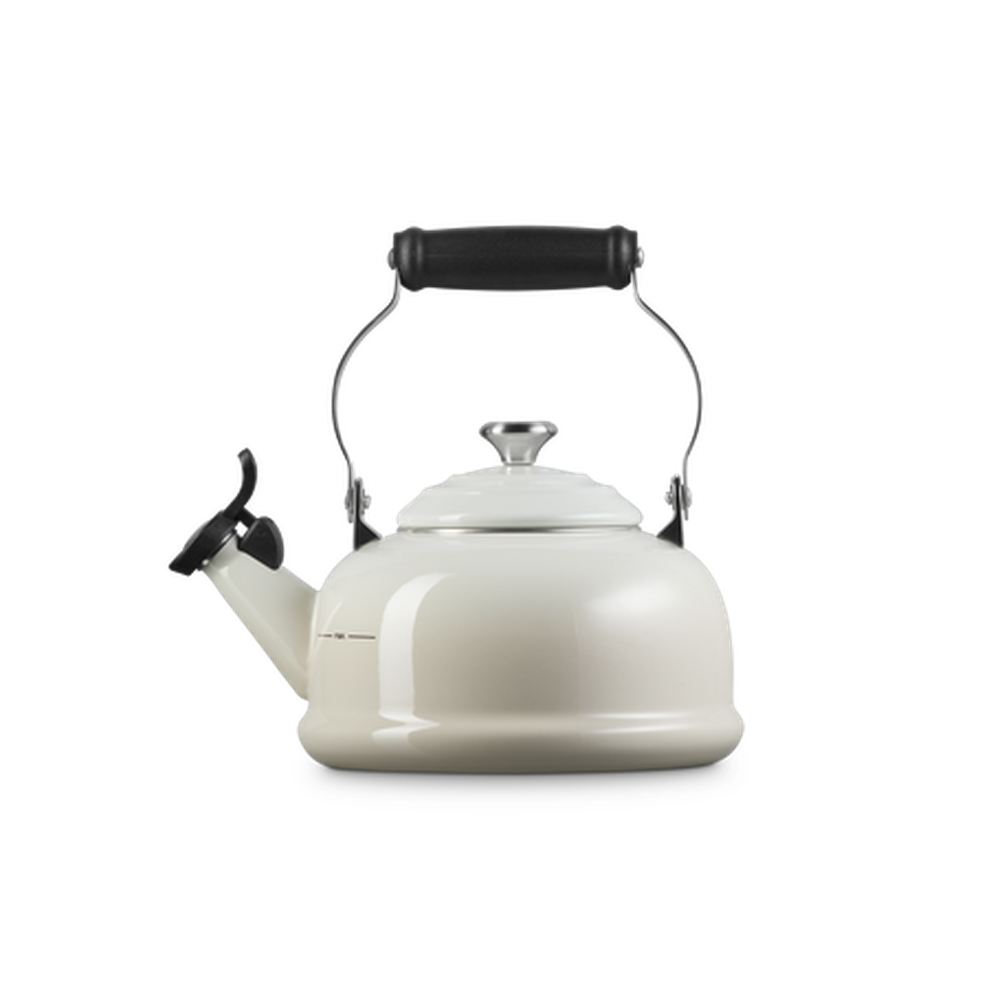 Le Creuset Classic Kettle In Meringue