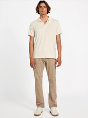 Guess Mens Axel Rip Golfer In Stone