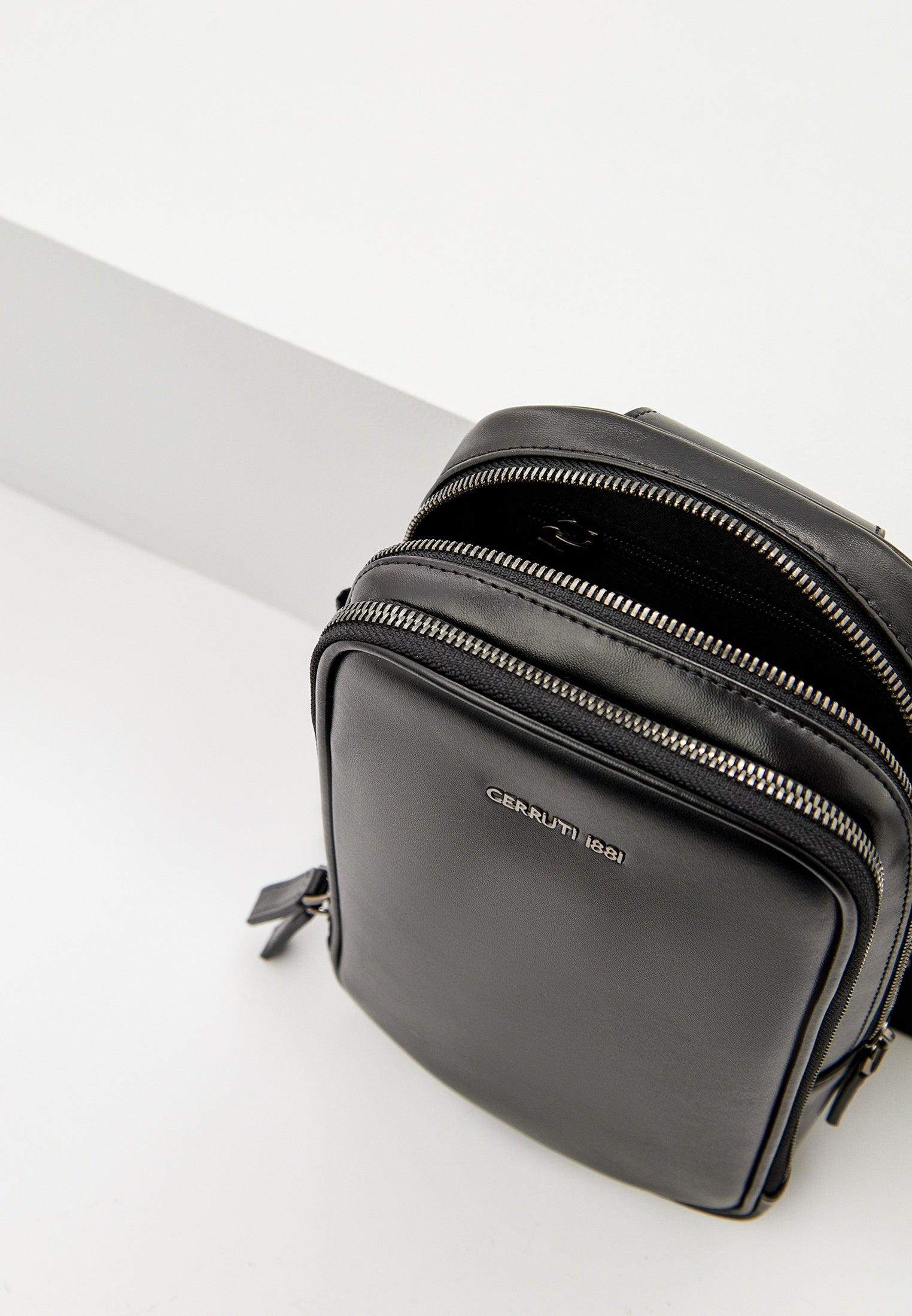 Cerruti Principe Sato Body Bag In Black