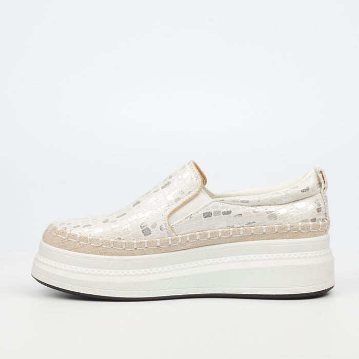 Butterfly Feet Ladies Semhora 24 Shoes In White