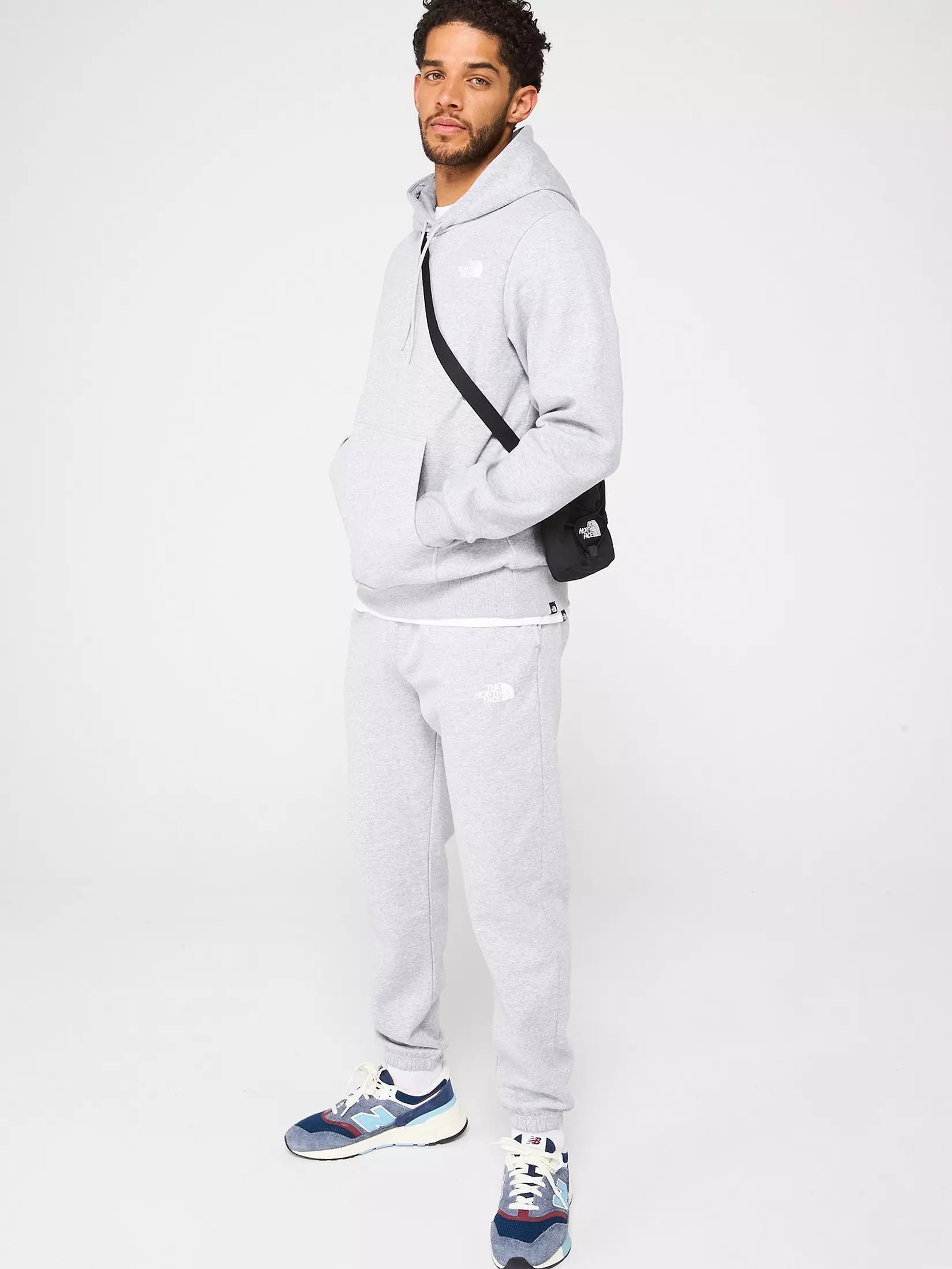 The North Face M Simpleregukar Tapered Jogger Light Grey