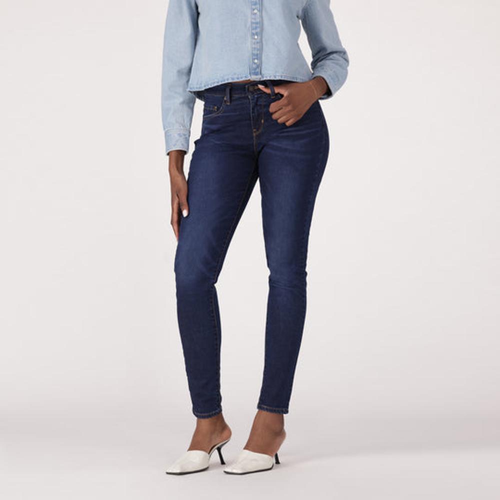 Levis Womens Curvy Straight Skinny Jeans In Dark Indigo