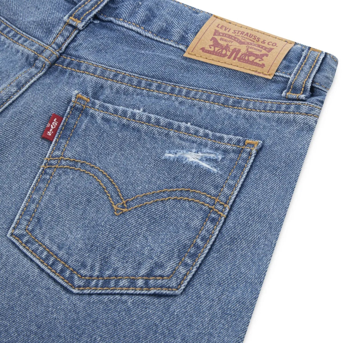 Levis Girlfriend Shorty Shorts In Indigo