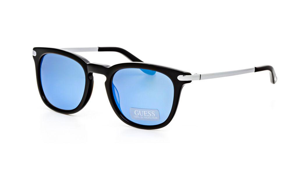 Guess Wayfarer Sunglasses In Black