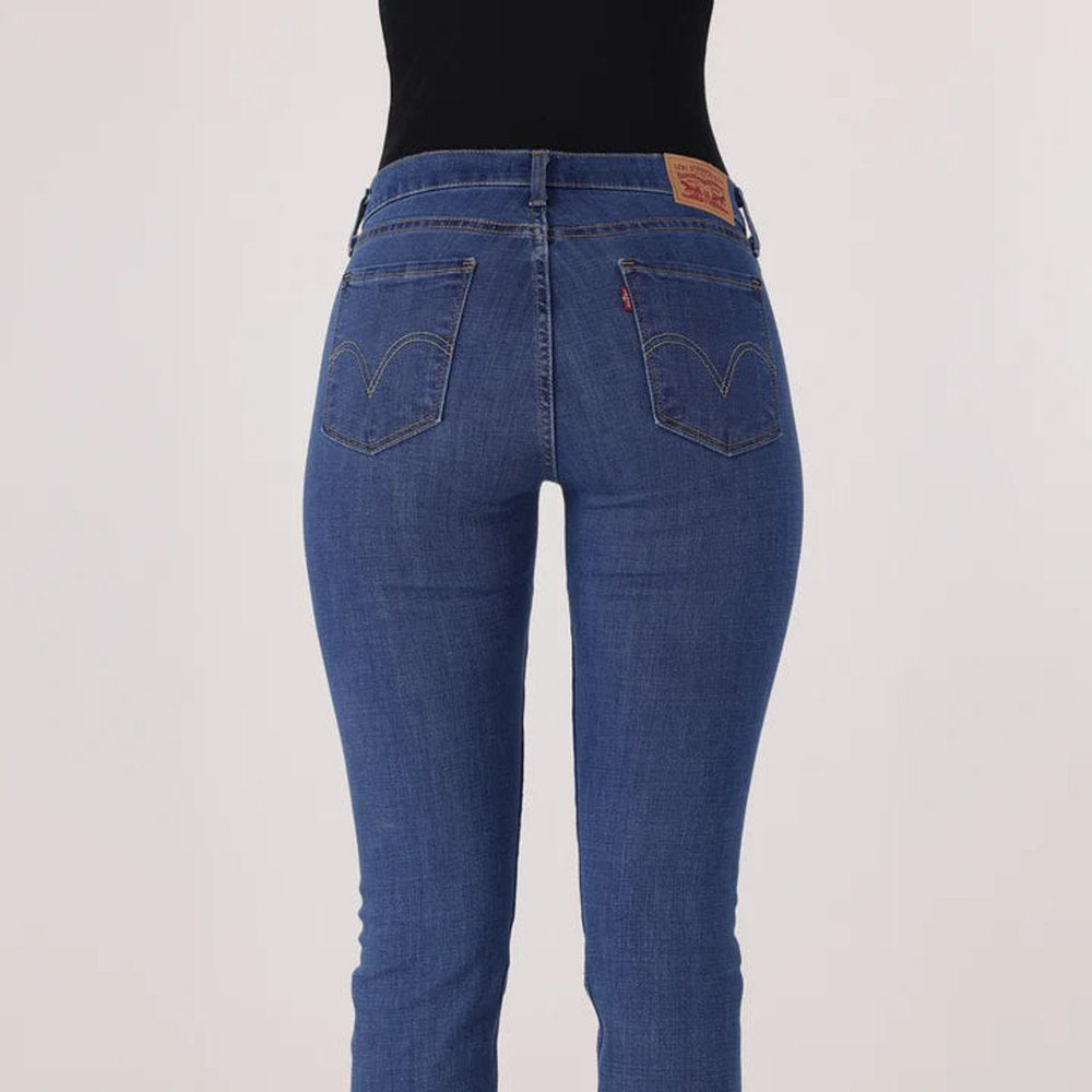 Levis Ladies Curvy Straight Jeans In Washed
