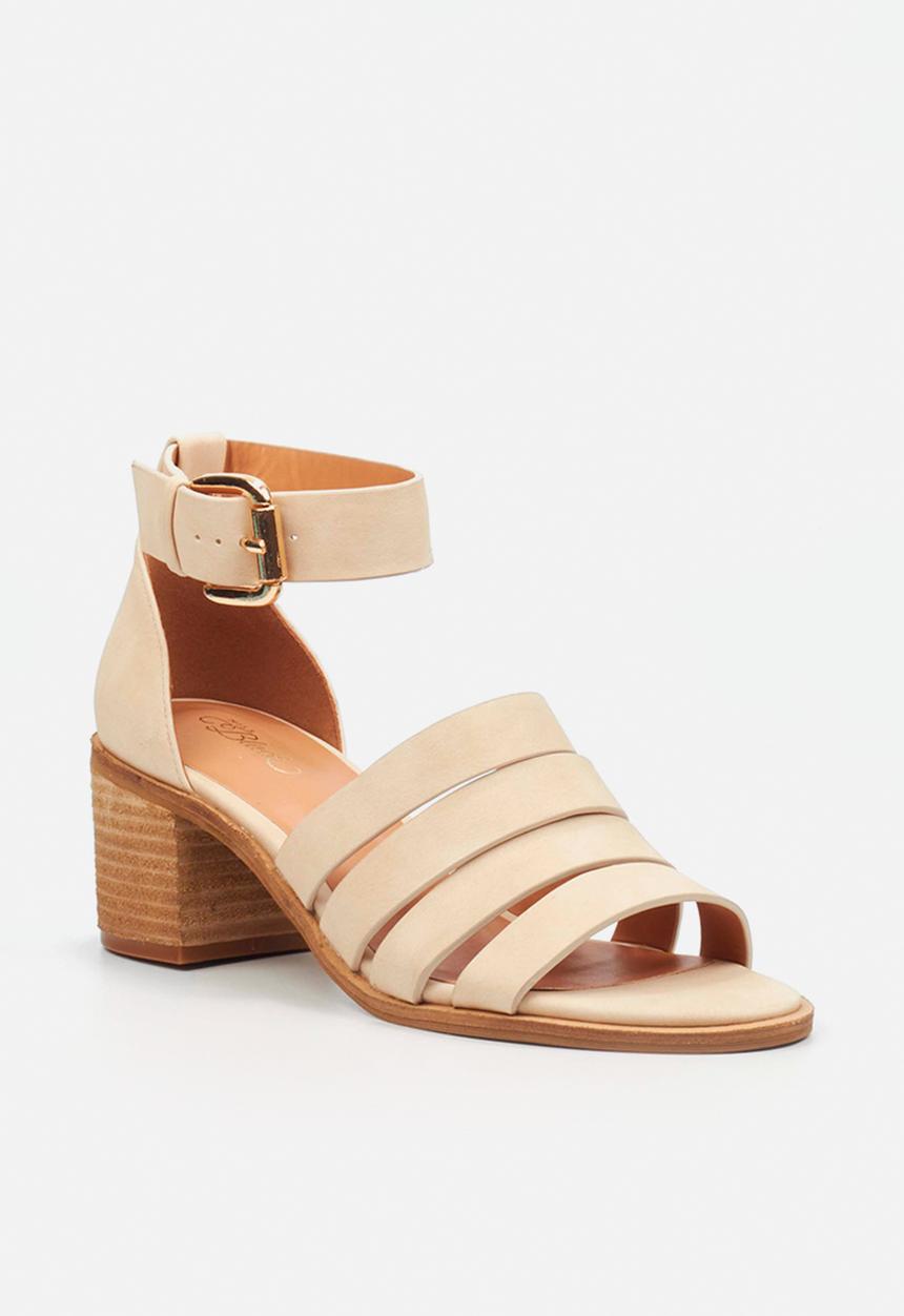 Miss Black Ladies Seranno 3 Heels In Beige