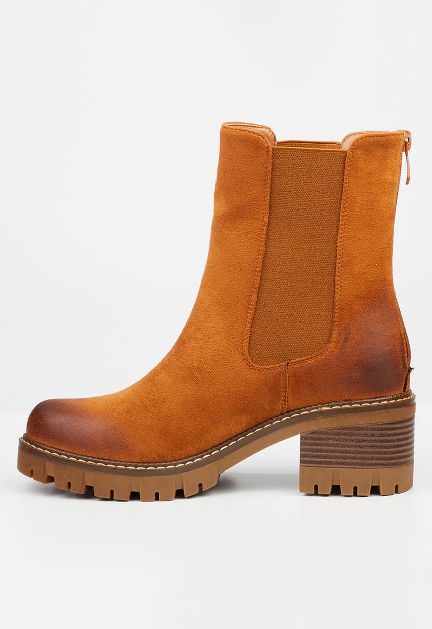 Miss Black Ladies Carter 1 Boots In Tan