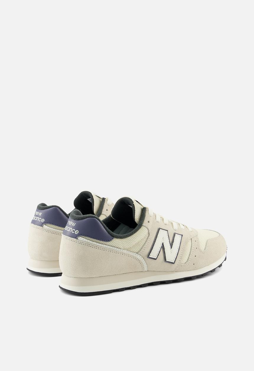 New Balance Mens Classic 373 Shoes In White/Mid Grey
