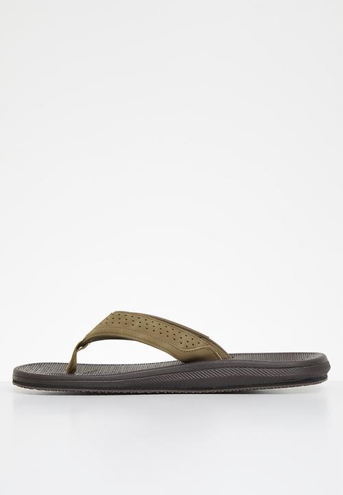 Hush Puppies Mens Strut Thong Sandals In Tan