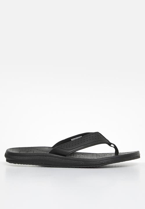 Hush Puppies Mens Strut Thong Sandals In Black