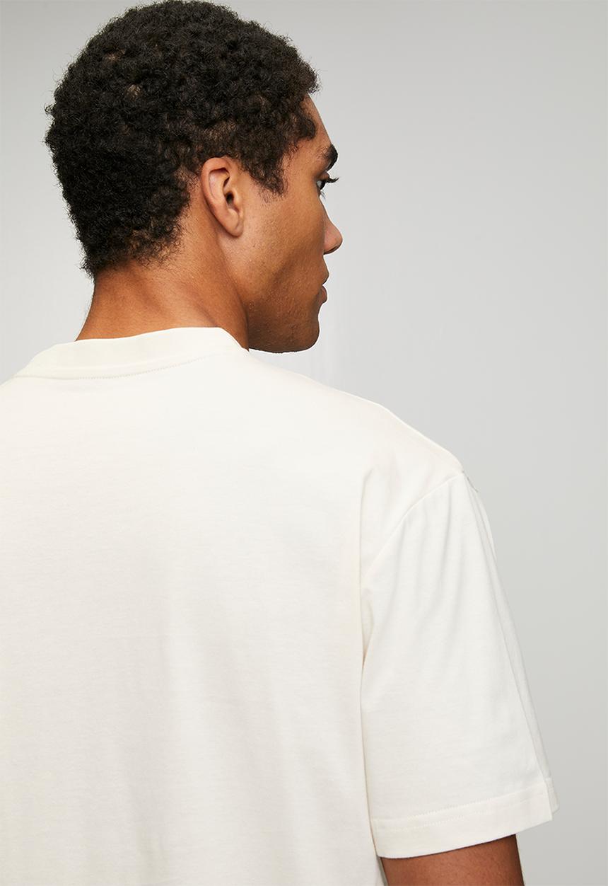 Pum Mens Essential Relaxed Small No.1 T-shirt In Alpine Snow