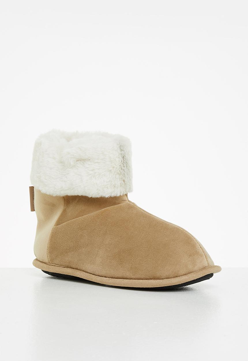 Hush Puppies Ladies Casa Slipper Boot In Tan