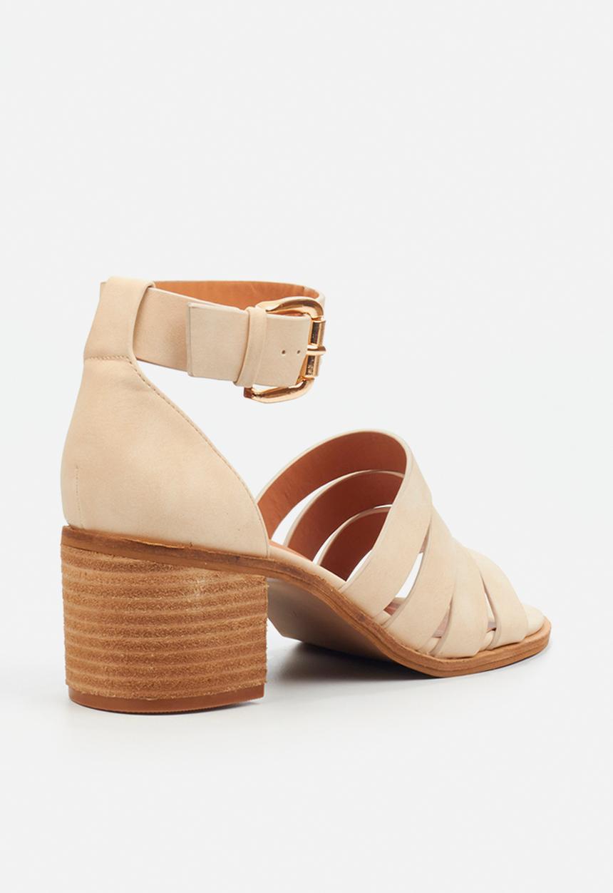 Miss Black Ladies Seranno 3 Heels In Beige